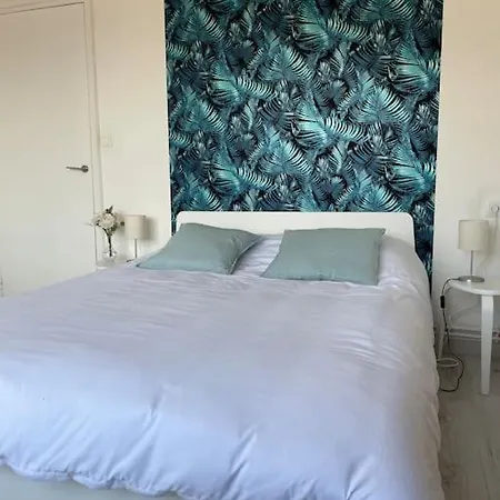 2023 6-8p A 10min Apartament *