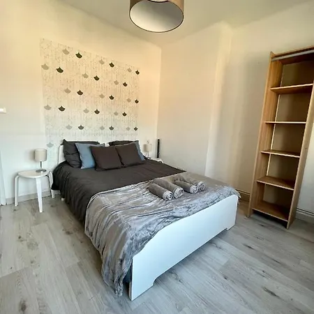 Apartment 2023 6-8p A 10min *
