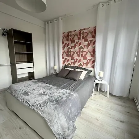 Apartment 2023 6-8p A 10min *